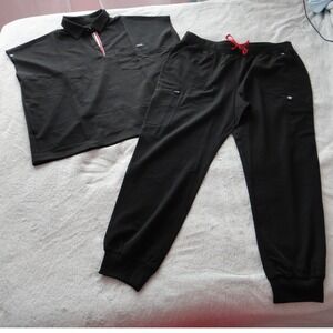Mediclo FYSEL Capri Scrub Top XL and Catalina Jogger Pants XXL Women's Scrub Set